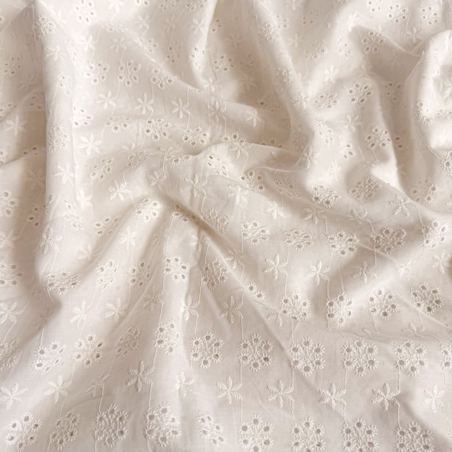 Cotton Eyelet Embroidery Daisy Scatter - GT 2260