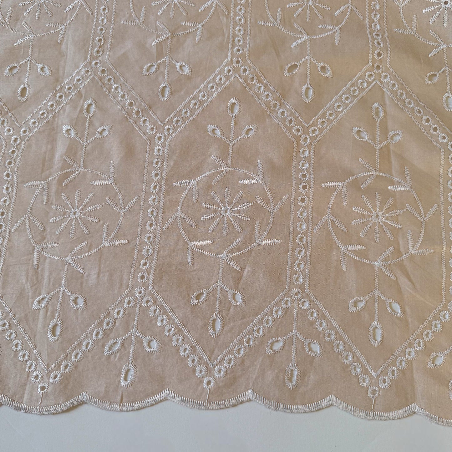 Cotton Poly Schiffli Embroidery Trestle - GT 2242