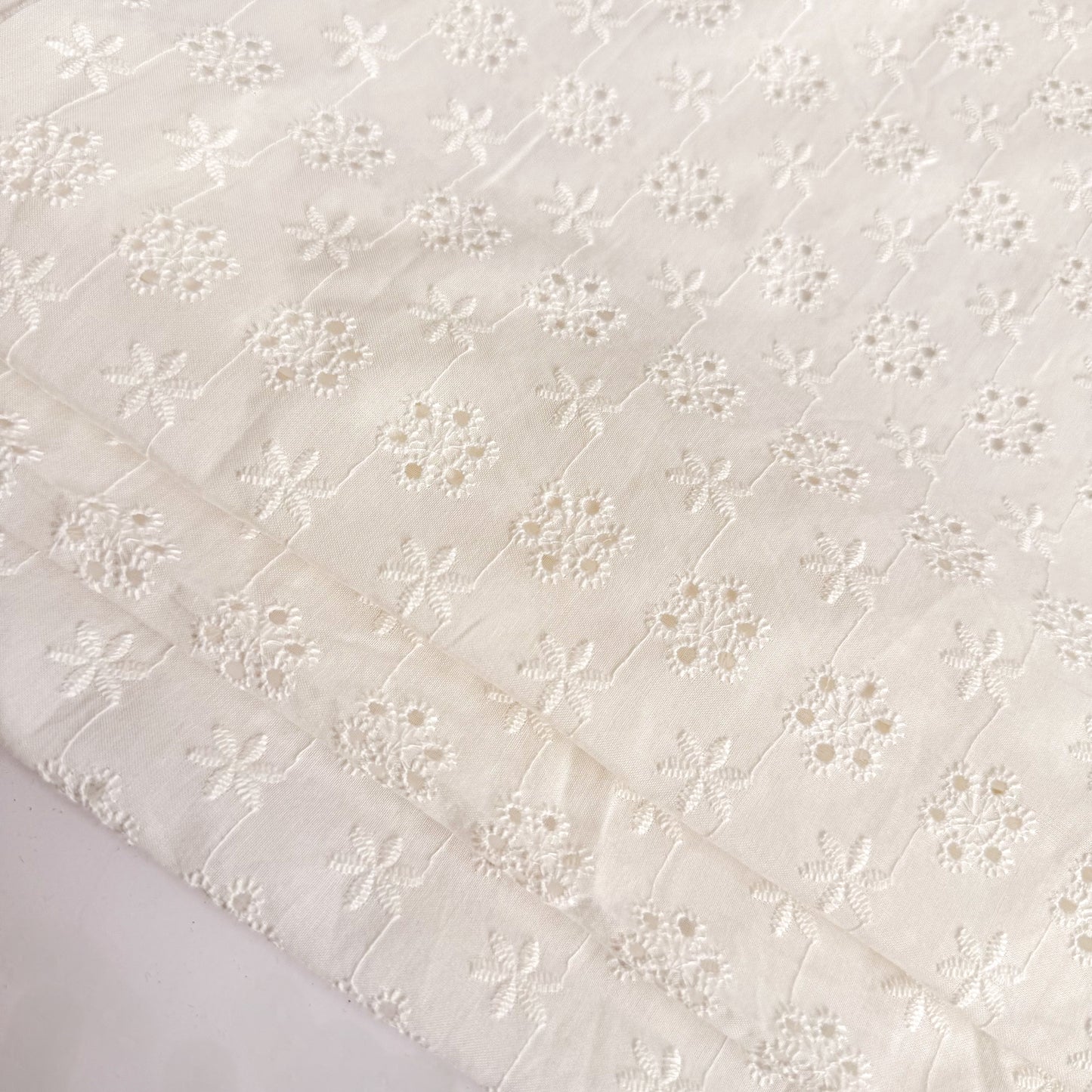 Cotton Eyelet Embroidery Daisy Scatter - GT 2260