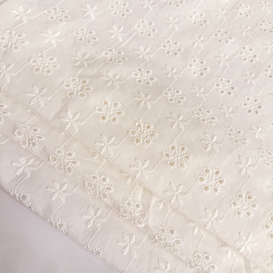 Cotton Eyelet Embroidery Daisy Scatter - GT 2260