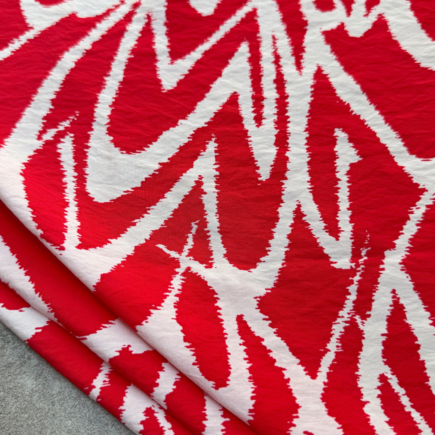 Remie Bubble Crepe Crimson Spark - GT 2136